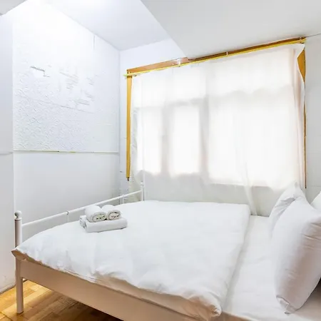 Comfortable Apartment Near Vibrant Attractions Of The City In Sisli Apartamento *