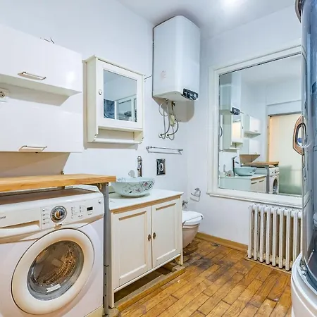 Comfortable Apartment Near Vibrant Attractions Of The City In Sisli Apartamento Istambul